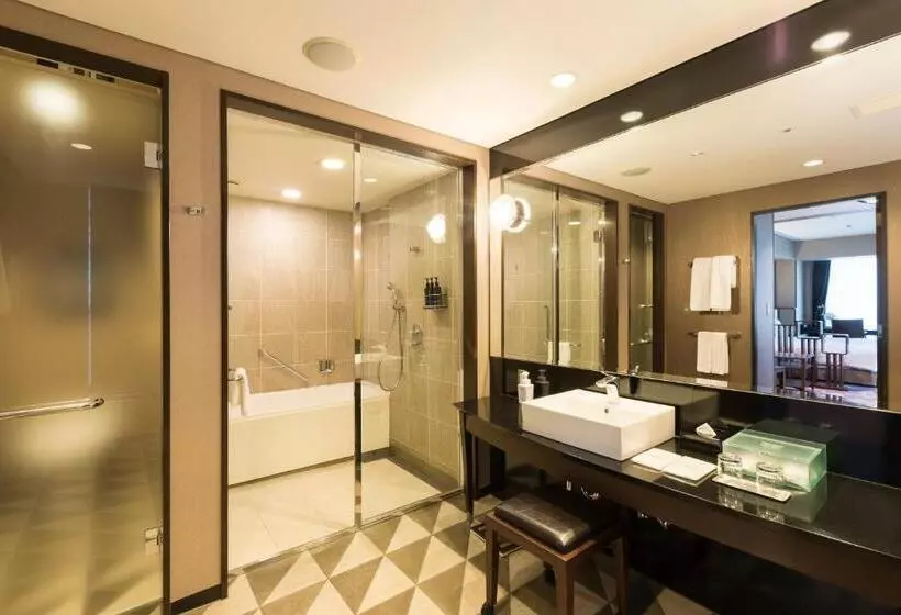 キングサイズベッドのデラックスルーム, The Royal Park Hotel Iconic Tokyo Shiodome
