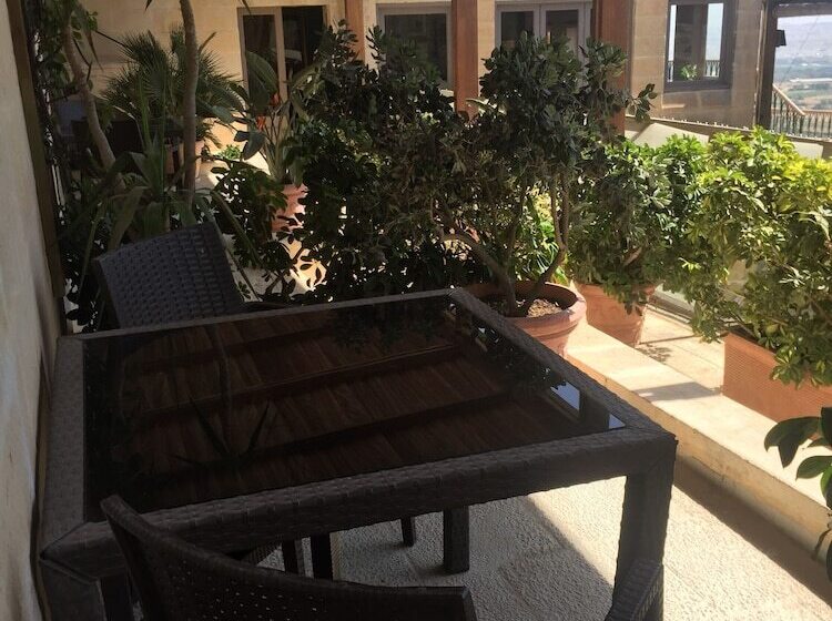 اتاق لوکس با چشم‌انداز, The Xara Palace Relais & Chateaux