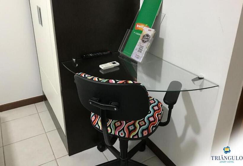חדר אקונומי, Triangulo Apart