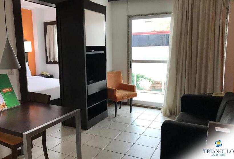 חדר סופריור לארבעה, Triangulo Apart