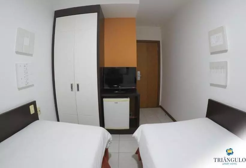 スーペリアの４人部屋, Triangulo Apart