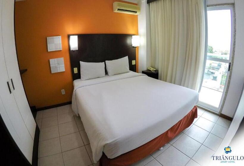 חדר סופריור לארבעה, Triangulo Apart