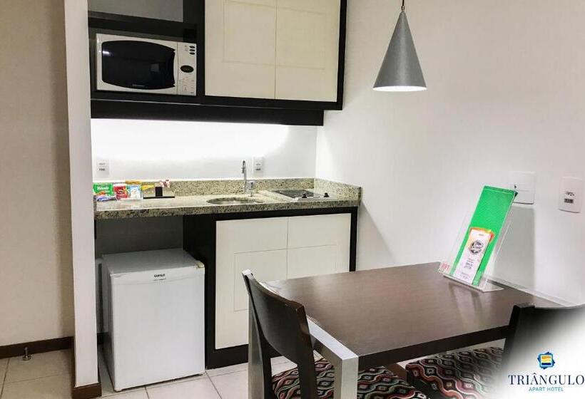 חדר סופריור לשלושה, Triangulo Apart