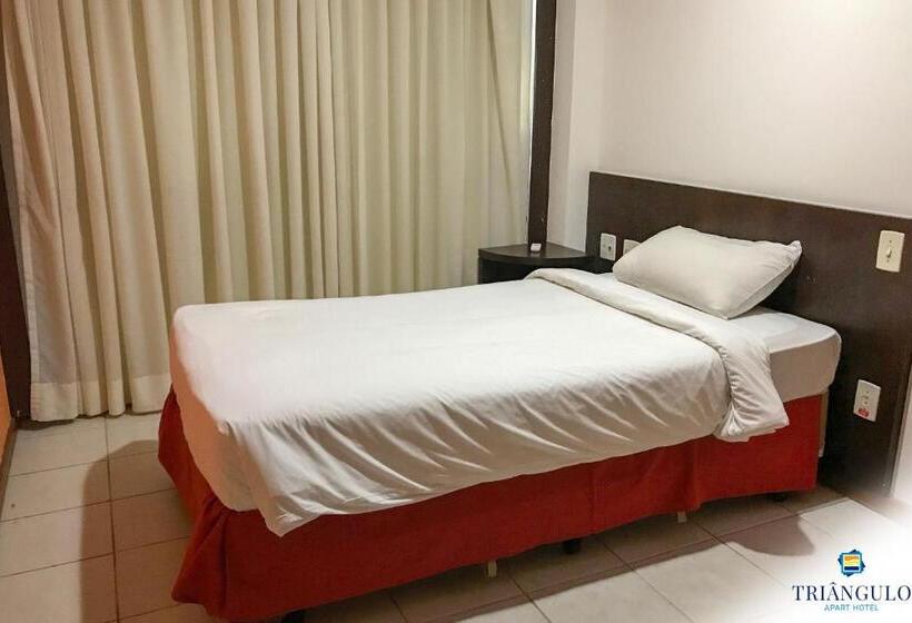 חדר סופריור לשלושה, Triangulo Apart