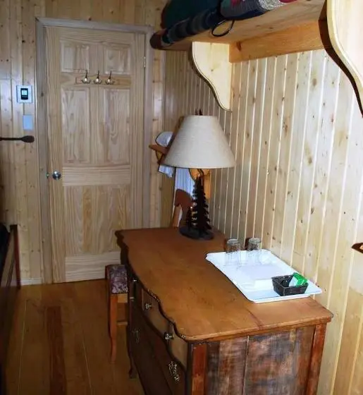 スタンダード4人部屋, Auberge De La Rivière Matapédia Matapédia River Lodge