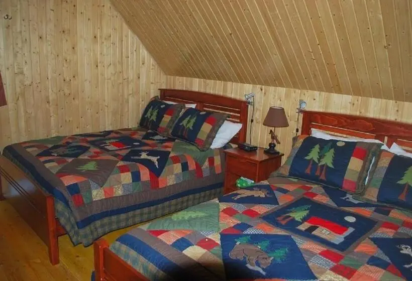 スタンダード4人部屋, Auberge De La Rivière Matapédia Matapédia River Lodge