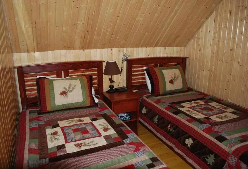 バス共有のスタンダードルーム, Auberge De La Rivière Matapédia Matapédia River Lodge