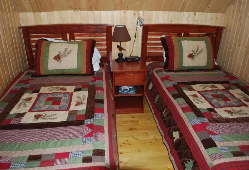 バス共有のスタンダードルーム, Auberge De La Rivière Matapédia Matapédia River Lodge