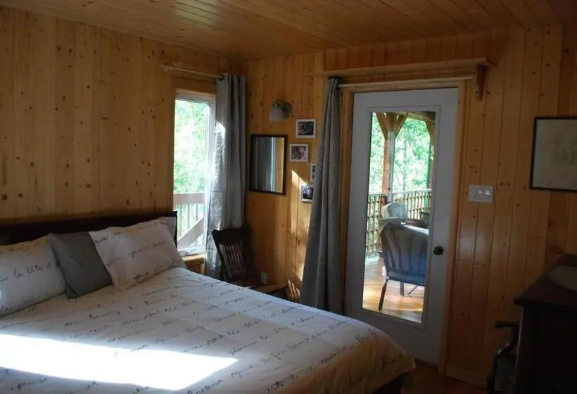 キングサイズベッドのスタンダードルーム, Auberge De La Rivière Matapédia Matapédia River Lodge