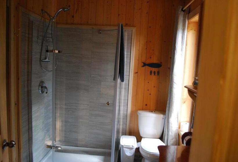 스탠다드 룸 킹사이즈 침대, Auberge De La Rivière Matapédia   Matapédia River Lodge