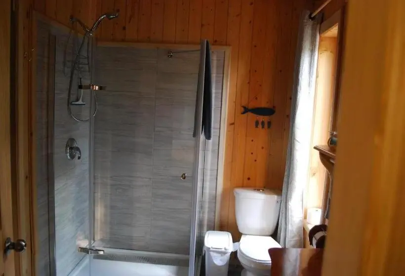 キングサイズベッドのスタンダードルーム, Auberge De La Rivière Matapédia Matapédia River Lodge