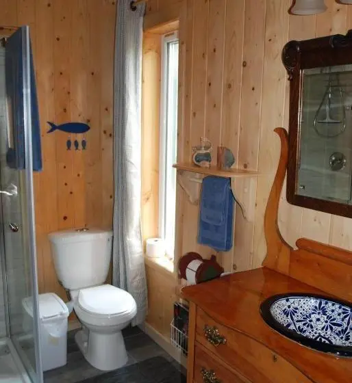 キングサイズベッドのスタンダードルーム, Auberge De La Rivière Matapédia Matapédia River Lodge