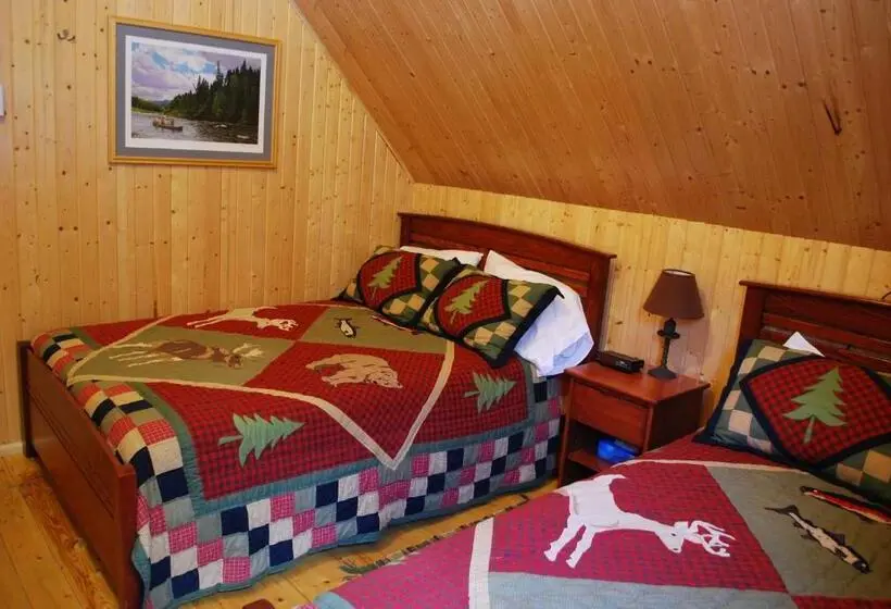 スタンダード4人部屋, Auberge De La Rivière Matapédia Matapédia River Lodge