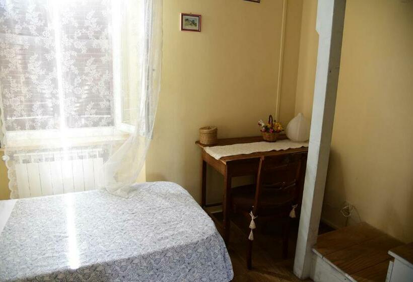 スタンダードトリプルルーム, Agrihouse