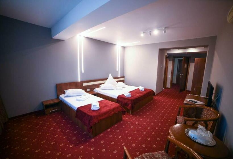 Трехместный Номер Классика, Luxor