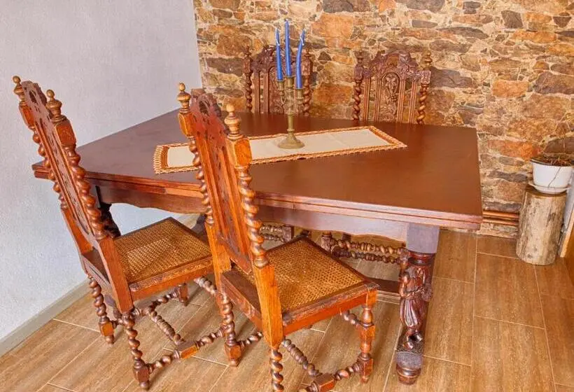 １ベッドルームハウス, Casa Din Piatra