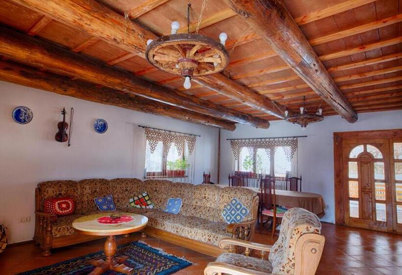 غرفة قياسية, Casa Din Piatra