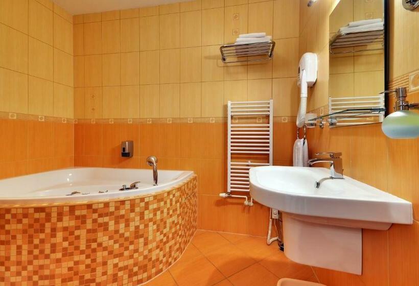 סוויטה, Restaurace A Penzion Kamenec