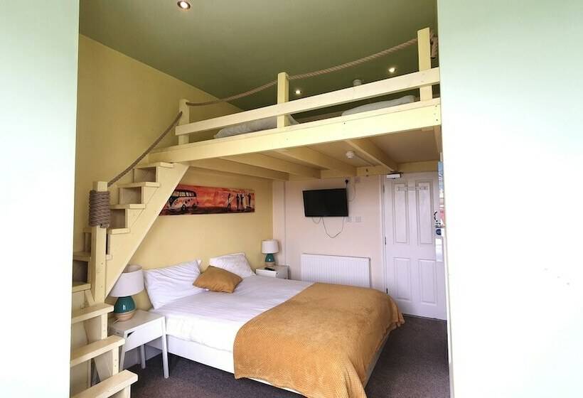 اتاق خانوادگی, Reef Lodge