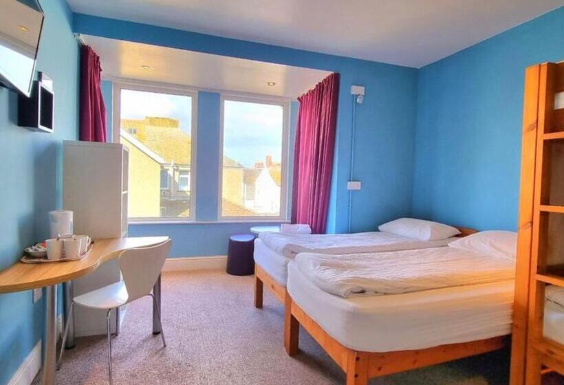 اتاق خانوادگی, Reef Lodge