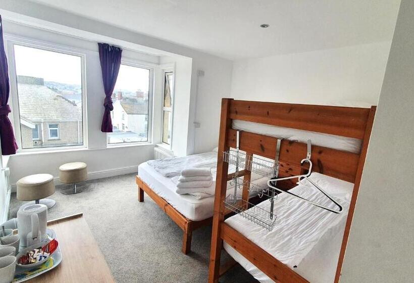 اتاق خانوادگی, Reef Lodge