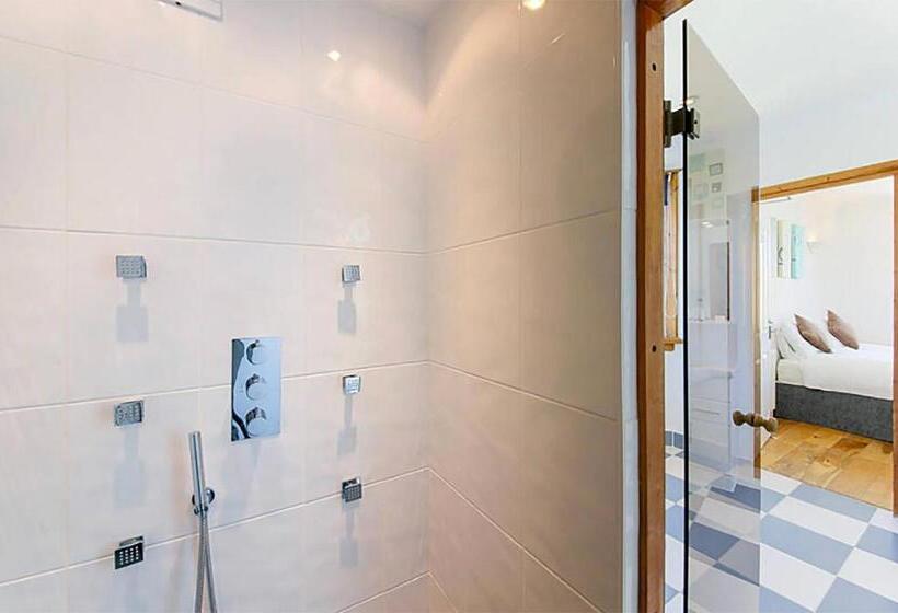 1 Bedroom Penthouse Apartment, Reef Lodge