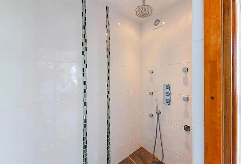 1 Bedroom Penthouse Apartment, Reef Lodge