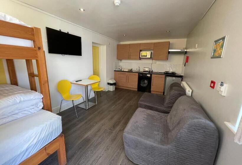 استودیوی استاندارد, Reef Lodge