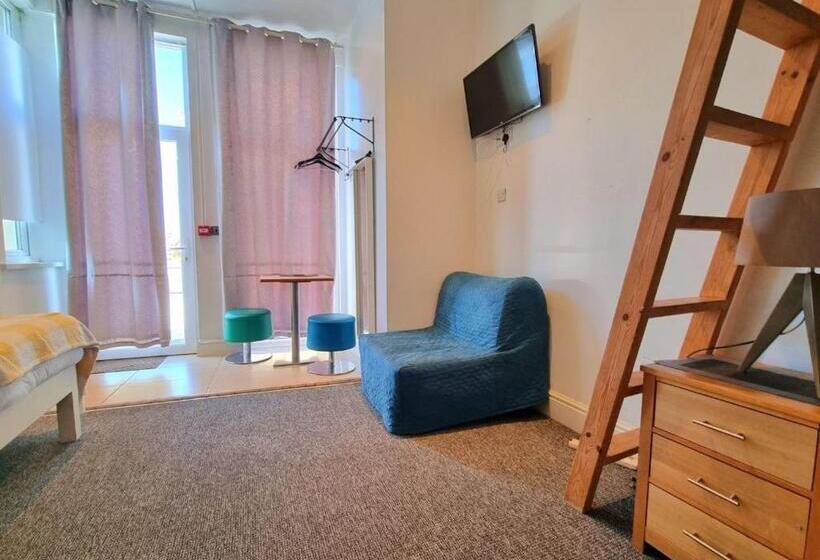 استودیوی سوپریور, Reef Lodge