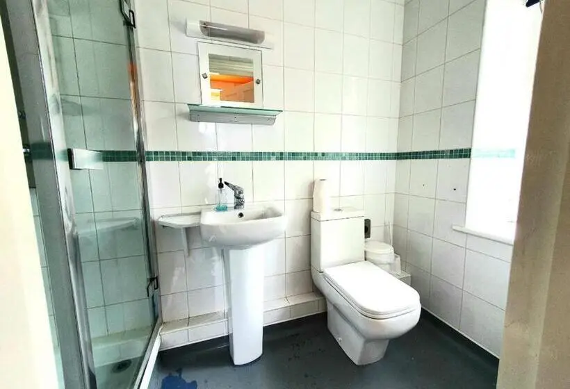 Chambre Quadruple Economy, Reef Lodge