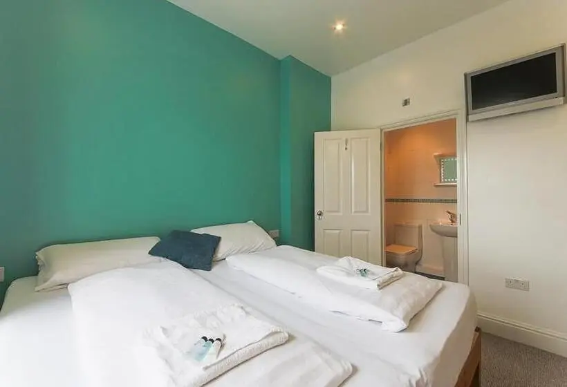 Chambre Quadruple Economy, Reef Lodge