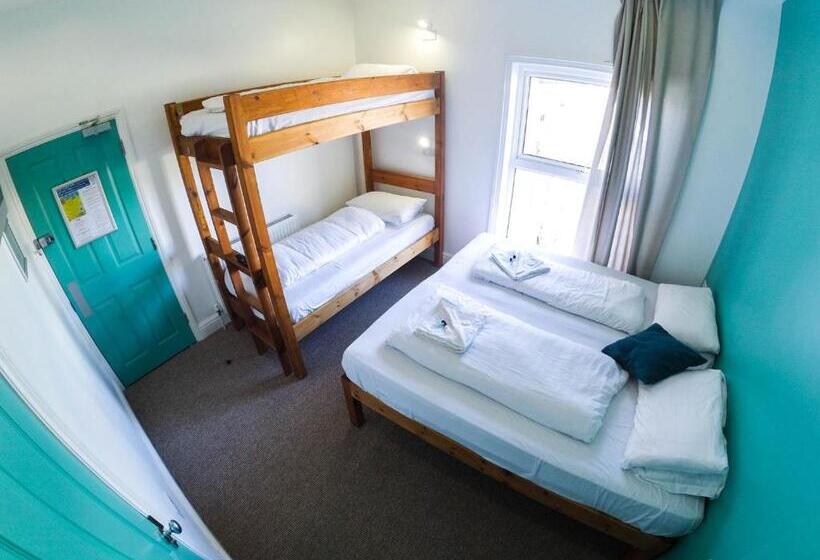 Economy Quadruple Room, Reef Lodge