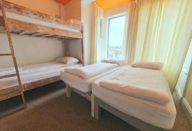 Chambre Quadruple Economy, Reef Lodge