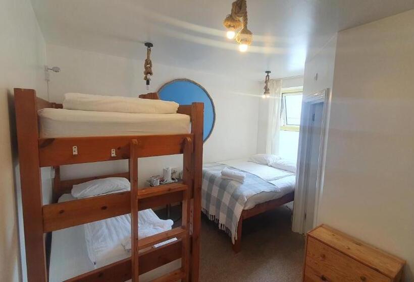 חדר אקונומי לארבעה, Reef Lodge