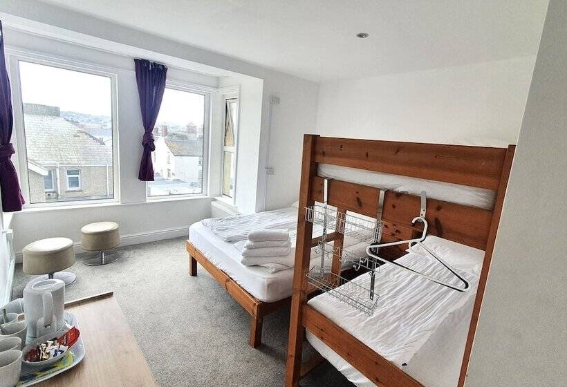 اتاق خانوادگی, Reef Lodge