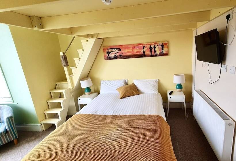 اتاق خانوادگی, Reef Lodge