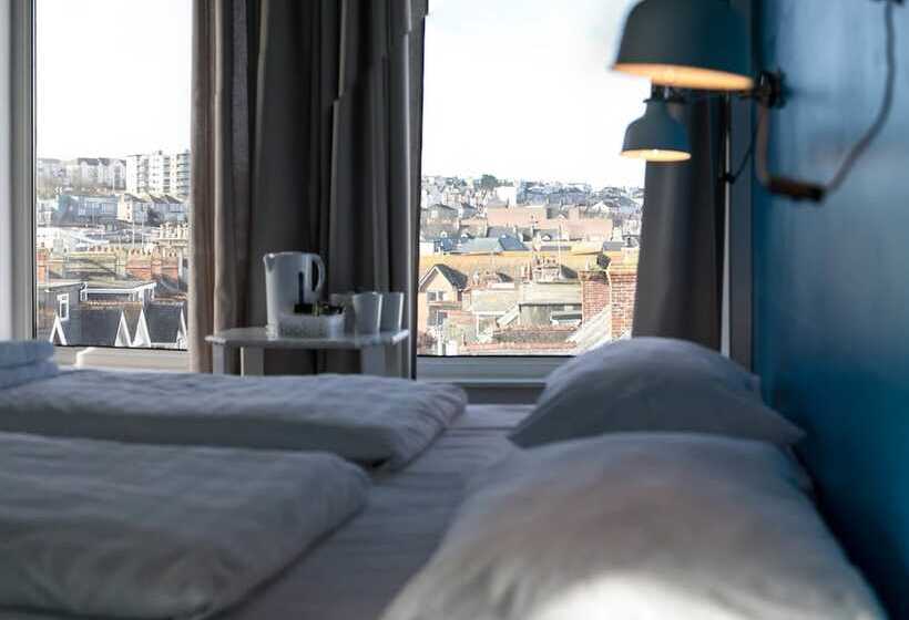 اتاق خانوادگی, Reef Lodge