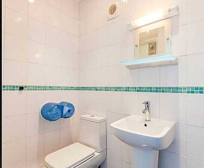 חדר משפחתי, Reef Lodge