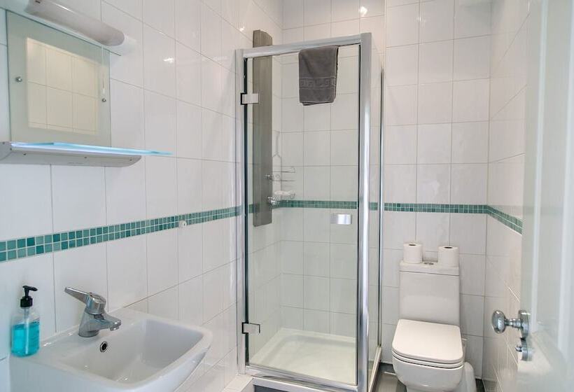 اتاق استاندارد چهار تخته, Reef Lodge