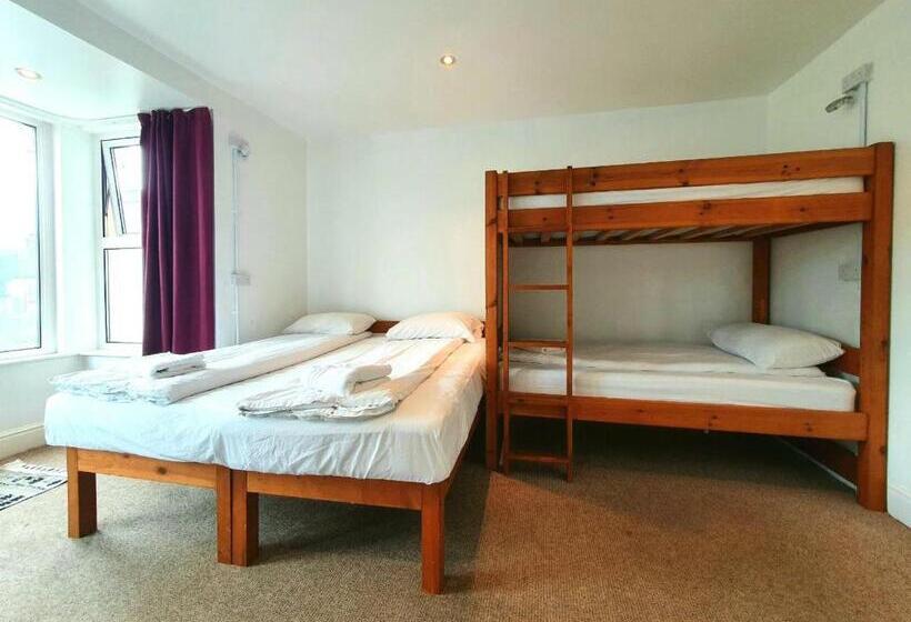 اتاق خانوادگی, Reef Lodge