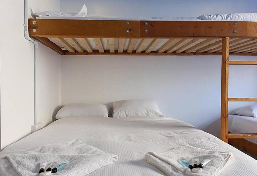 اتاق خانوادگی, Reef Lodge