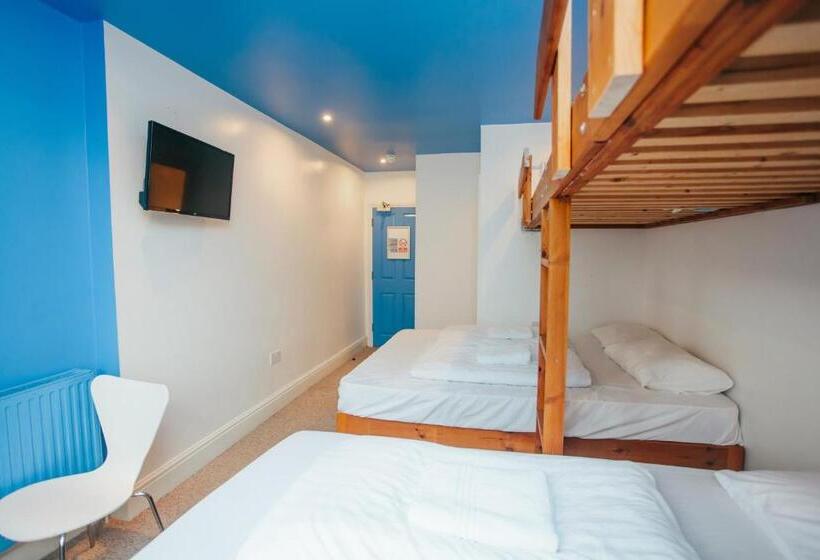 חדר משפחתי, Reef Lodge