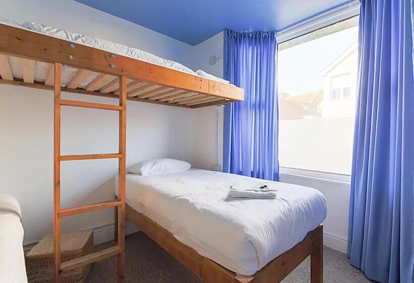 اتاق خانوادگی, Reef Lodge