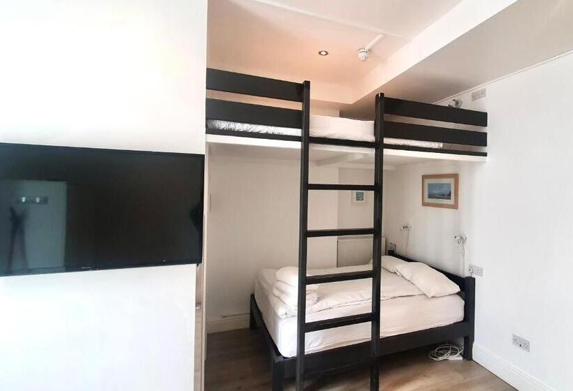 استودیوی استاندارد, Reef Lodge