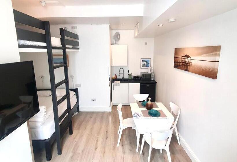 استودیوی استاندارد, Reef Lodge