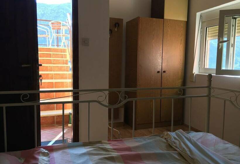 استودیو ساده, Neni Apartments