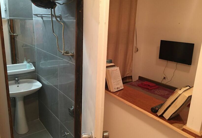 اتاق راحتی, Neni Apartments