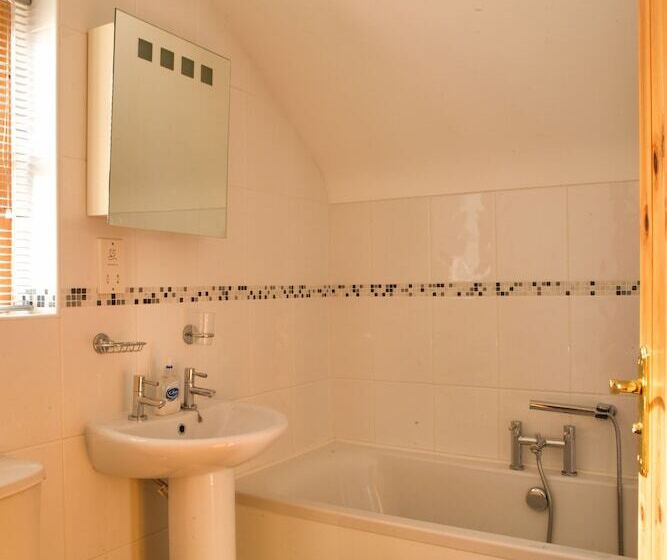 منزل غرفة نوم واحدة, Shamrock Cottage