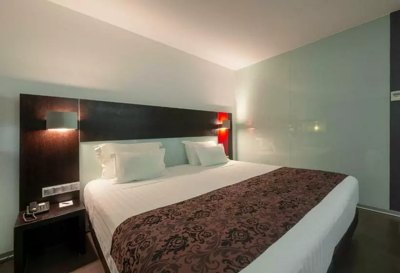 سوئیت کلاسیک, Rr Hotel Da Rocha