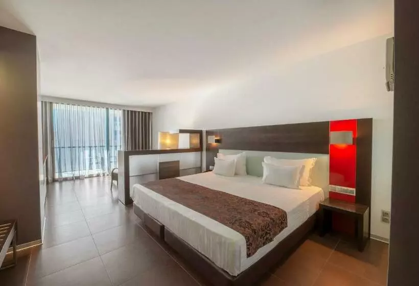 سوئیت کلاسیک, Rr Hotel Da Rocha